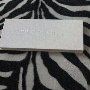 KKW crystallized palette